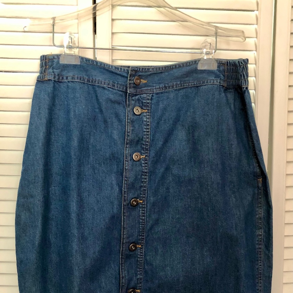 Studio West Apparel denim skirt, PL with metal buttons, partial elastic waist